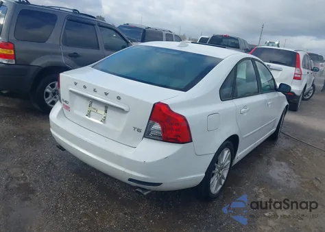 2011 Volvo S40 T5/T5 R-Design z USA, uszkodzony, nr VIN YV1672MSXB2547176